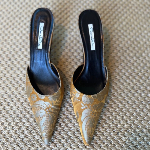Oscar De La Renta Brocade Kitten Heel Mules Vintage Gold Floral Pointed 39/9 - Picture 7 of 9